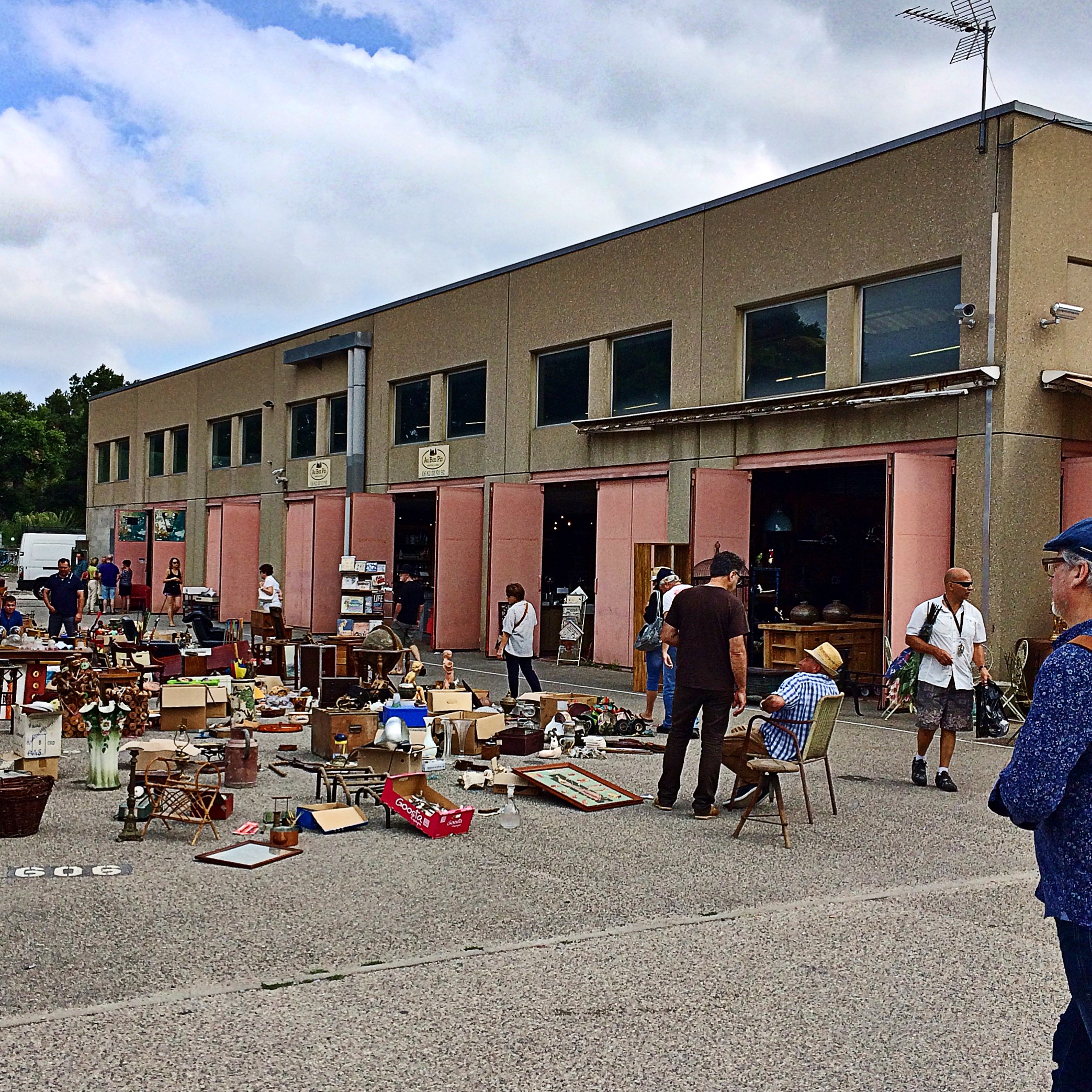 les puces du canal lyon villeurbanne openluchtmarkt2